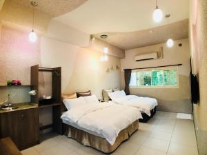 Phòng Tiêu Chuẩn 2 Giường Đơn Hướng Núi (Standard Twin Room with Mountain View)