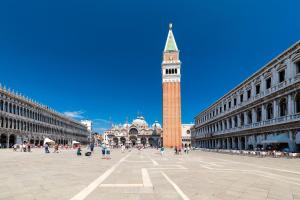 Deluxe Apartment room in Venice Heaven Apartments San Marco square sanicize with OZONE