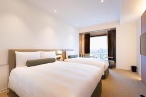 Phòng 3 người - 1 giường đôi và 1 giường đơn (Triple - 1 Double + 1 Single Bed)