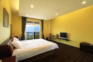 Phòng Giường Đôi Nhìn Ra Núi (Double Room with Mountain View)