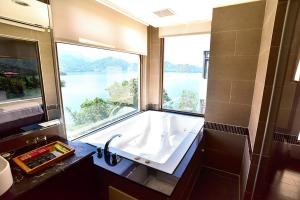Side lake view double room