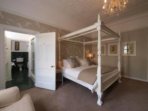 Deluxe Suites room in Kingslyn Boutique Guest House
