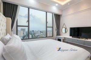 Căn Hộ 3 Phòng Ngủ Hướng Sông Có Ban Công (Three-Bedroom Apartment with Balcony and River View)