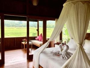 Villa Durian - Deluxe Bungalow with Rice Field View