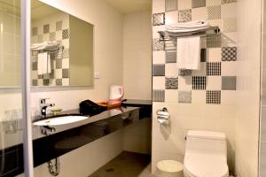 Phòng Hạng Tiết kiệm Cho 4 Người (Economy Quadruple Room)