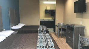 Deluxe Queen Room - Smoking room in Deluxe Inn & Suites - Baytown