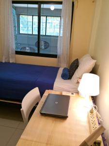 Phòng Đơn với Phòng tắm Riêng Bên Ngoài (Single Room with Private External Bathroom)