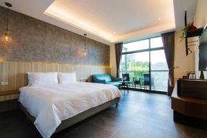 Phòng Giường Đôi Nhìn Ra Núi (Double Room with Mountain View)