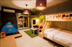 Phòng 4 Người Có Ban Công (Quadruple Room with Balcony)
