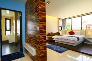 Phòng Giường Đôi Lớn Loại Sang (Deluxe Queen Room)