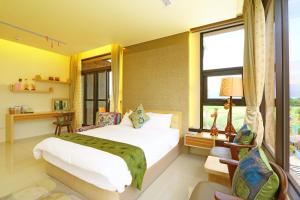 Phòng Deluxe Giường Đôi Có Ban Công (Deluxe Double Room with Balcony)