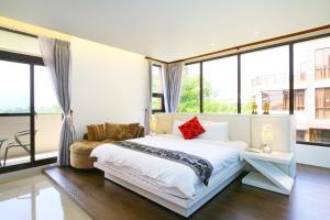 Phòng Giường Đôi Lớn Loại Sang (Deluxe Queen Room)