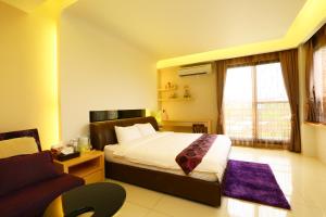 Phòng Deluxe Giường Đôi Có Ban Công (Deluxe Double Room with Balcony)