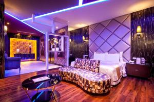Phòng Có Giường Cỡ Queen Và Bồn Tắm Spa (Queen Room with Spa Bath)