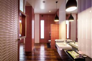 Phòng Có Giường Cỡ Queen Và Bồn Tắm Spa (Queen Room with Spa Bath)