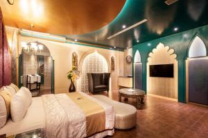 Phòng Có Giường Cỡ Queen Và Bồn Tắm Spa (Queen Room with Spa Bath)