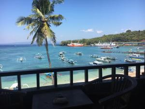 Phòng Deluxe Giường Đôi Với Ban Công và Tầm Nhìn Ra Biển (Deluxe Double Room with Balcony and Sea View)