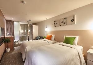 Phòng Hai Giường Đơn Tiêu Chuẩn không có Cửa Sổ (Standard Twin Room without Window)