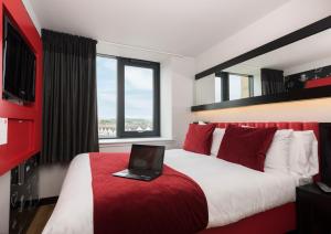 Room #44458846 room in Haymarket Hub Hotel