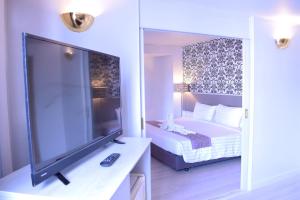 Phòng Junior Suite Hướng phố (Junior Suite City View)