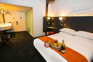 Standard King Room room in Signature Lux Hotel by ONOMO Waterfront