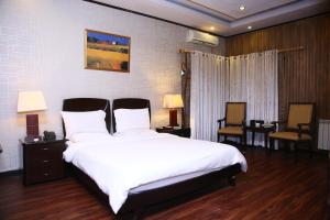 Standard Double Room room in Safari Club 2 Bahria Town