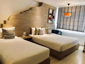 Phòng 3 người - 1 giường đôi và 1 giường đơn (Triple - 1 Double + 1 Single Bed)