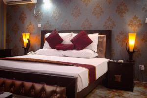 Deluxe Double Room room in Mall View Hotel Gulberg