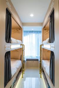 Giường Trong Phòng Ngủ Tập Thể 10 Giường Cho Cả Nam Lẫn Nữ (Bed in 10-Bed Mixed Dormitory Room)