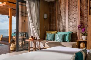 Biệt thự có hồ bơi nhìn ra đại dương (Ocean View Pool Villa)
