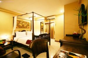 Phòng Superior có Giường cỡ Queen-Chỉ Phòng nghỉ-Không cung cấp Dịch vụ Đưa đón Sân bay (Superior Queen Room-Room only-No Airport Transfer)