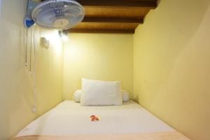 Giường Đơn trong Phòng ngủ tập thể 6 Giường (Single Bed in 6-Bed Dormitory Room)