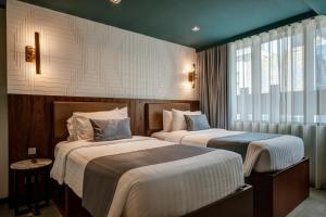 Phòng Hai Giường Đơn Loại Sang (Deluxe Twin Room)