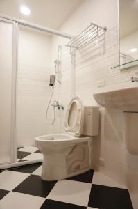 Căn Hộ Có Vòi Sen (Apartment with Shower)