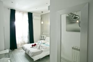Superior Double Room room in Hostal Main Street Madrid