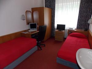 Two-Bedroom Apartment (4 Adults) room in Miles Hotel Berlin