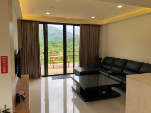 Nhà 3 Phòng Ngủ (Three-Bedroom House)