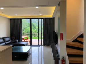 Nhà 2 Phòng Ngủ (Two-Bedroom House)