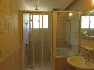 Suite Deluxe Nhìn Ra Biển (Deluxe Suite with Sea View)