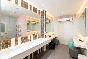 1 Người trong Phòng Tập Thể 6 Giường - Chỉ cho Nữ (1 Person in 6-Bed Dormitory - Female Only)