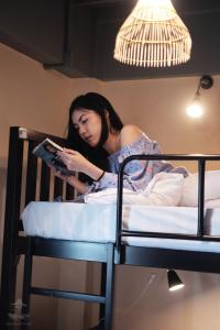 Phòng 2 Giường Đơn Có Phòng Tắm Chung (Twin Room with Shared Bathroom)