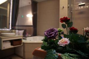 Phòng Có Giường Cỡ Queen Và Bồn Tắm Spa (Queen Room with Spa Bath)