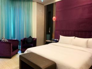 Phòng Có Giường Cỡ Queen Và Bồn Tắm Spa (Queen Room with Spa Bath)