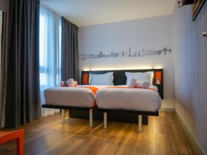 Twin Room room in easyHotel Lisbon