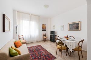 Two-Bedroom Apartment room in Careggi Home