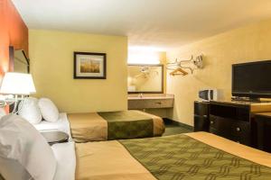 Room #27471807 room in Econo Lodge Kingsport