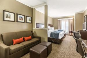 Queen Suite with Two Queen Beds room in Comfort Suites Houston IAH Airport - Beltway 8