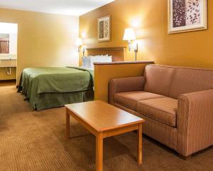 King Suite with Sofa Bed - Smoking room in Quality Inn & Suites