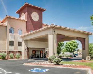 Quality Inn & Suites Albuquerque West in Albuquerque