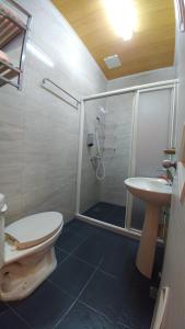 Phòng 2 Giường Đơn Với Phòng Tắm Riêng (Twin Room with Private Bathroom)